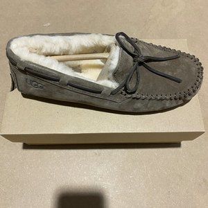 UGG® Women's Dakota Moccasin Slippers SIZE 5